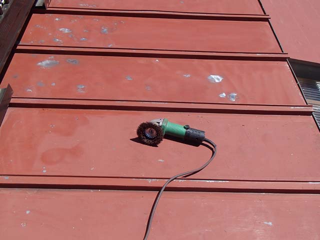 トタン屋根塗装　サンダーケレン