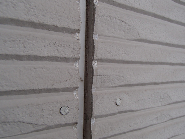 外壁塗装　窯業系サイディングボード　目地撤去　スピンカッター