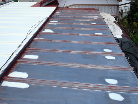 トタン屋根塗装　錆止め　増し塗り