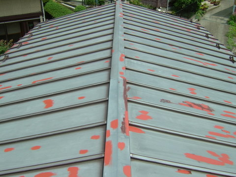 トタン屋根塗装　錆び止め　増し塗り