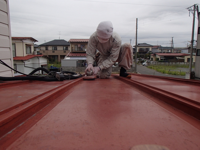 トタン屋根塗装　ケレン作業　集じんカバー